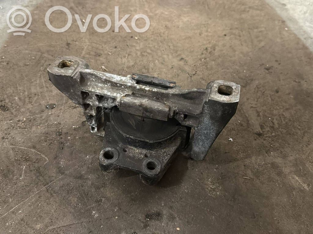 Ford Focus Engine mount bracket 