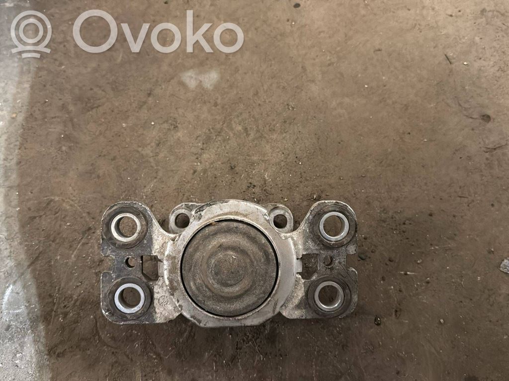Engine mount bracket   6G927M121NF