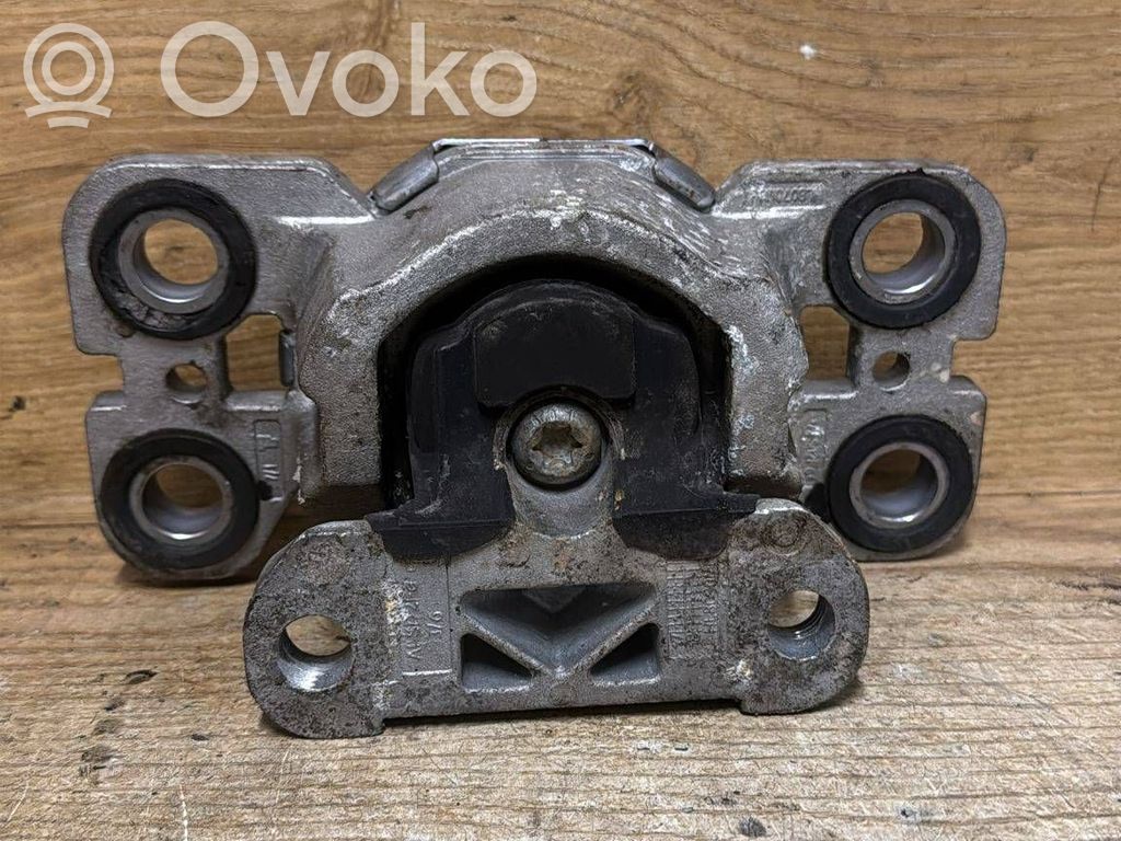 Volvo S60 Engine mount bracket 