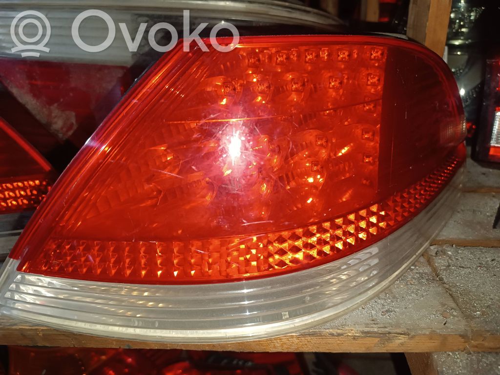 Rear tail light reflector   865081
