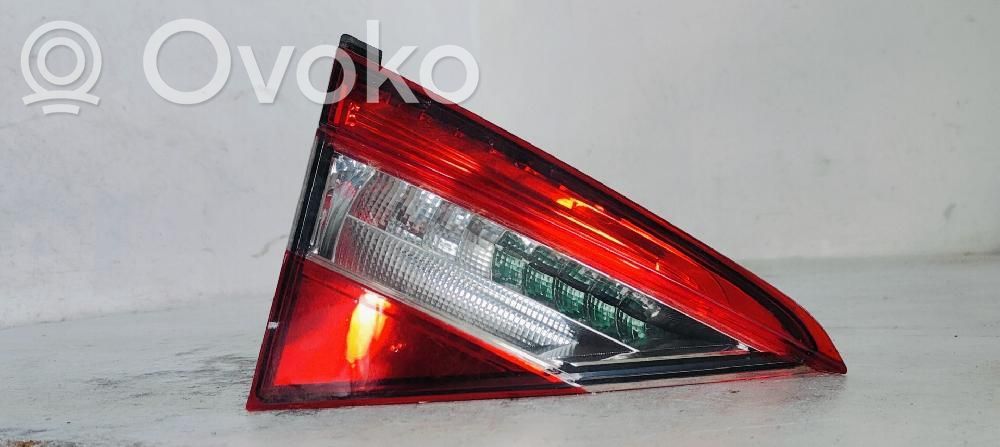 Skoda Superb B8 (3V) Lampă spate în capacul portbagajului 