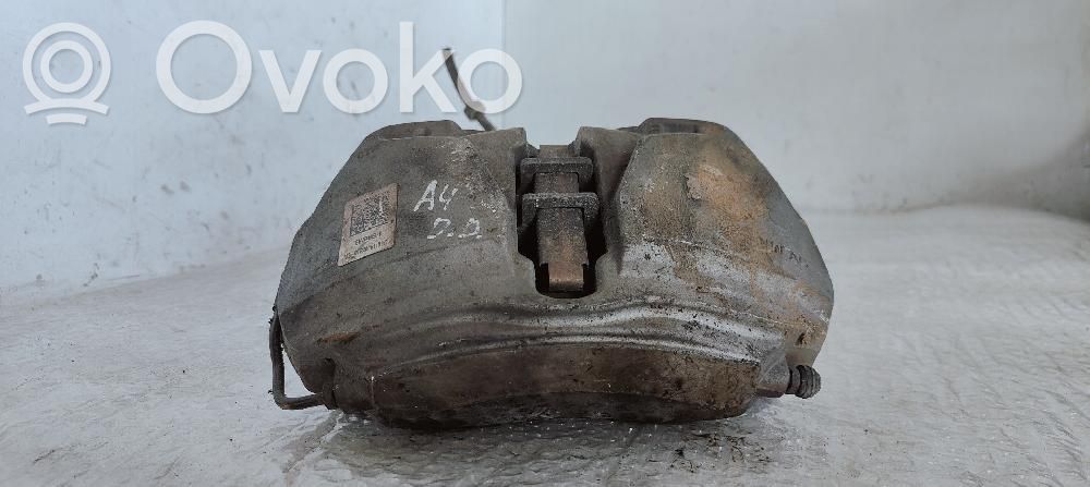 Audi A4 S4 B9 Zacisk hamulcowy przedni 