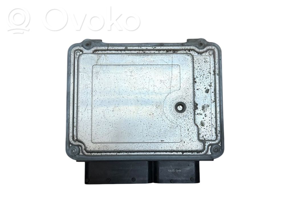 Volkswagen PASSAT B6 Engine control unit/module 