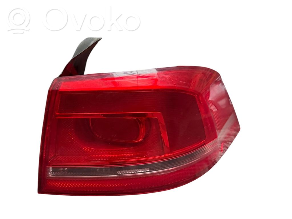 Volkswagen PASSAT B7 Lampa tylna 