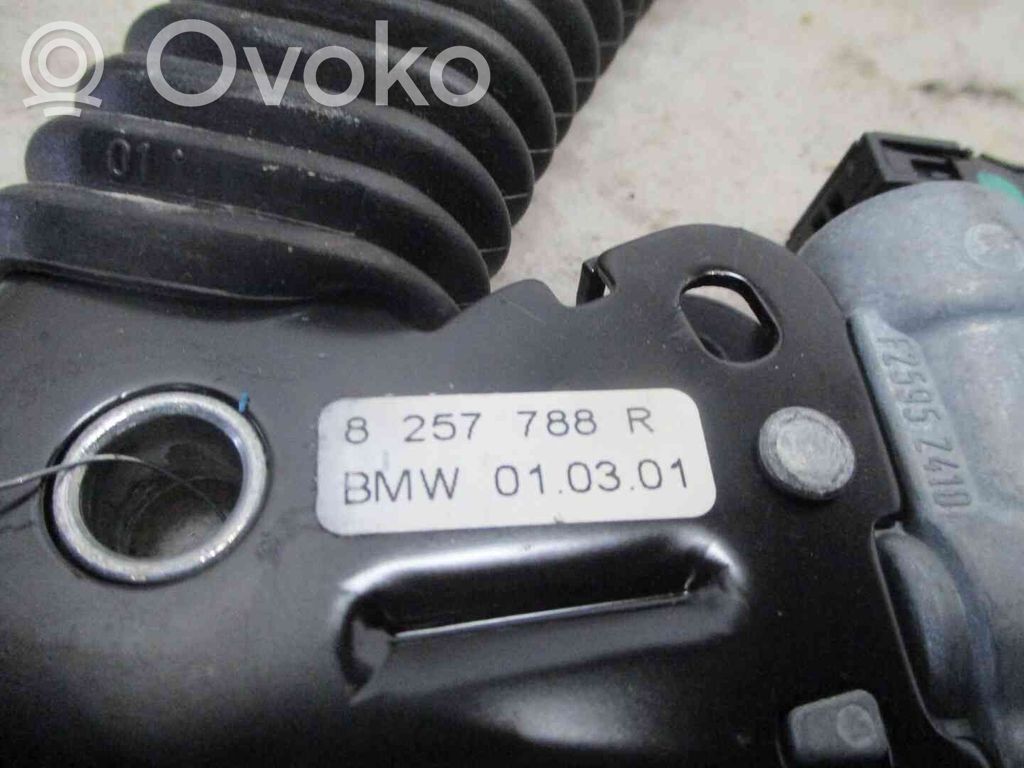 BMW 3 E46 Klamra przedniego pasa bezpieczeństwa 