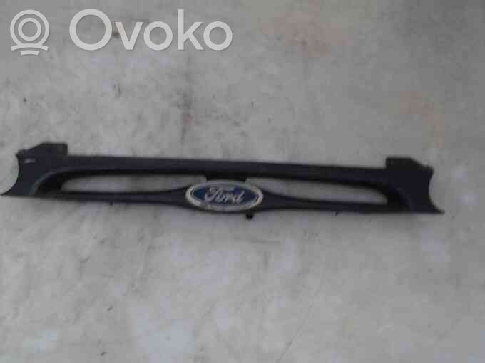 Ford Mondeo MK I Etupuskurin ylempi jäähdytinsäleikkö 