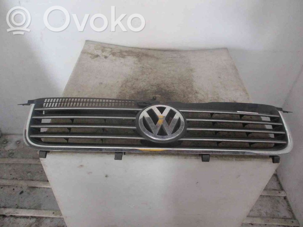 Volkswagen Golf IV Maskownica / Grill / Atrapa górna chłodnicy 