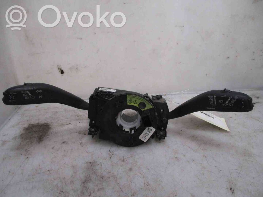 Skoda Fabia Mk2 (5J) Bloc semnalizator și ștergător parbriz 