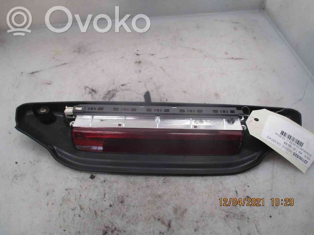Third/center stoplight   1579400,22100925,2533973,VDMS4