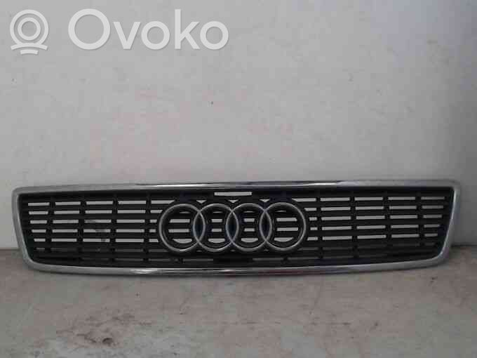 Audi A8 S8 D2 4D Etupuskurin ylempi jäähdytinsäleikkö 
