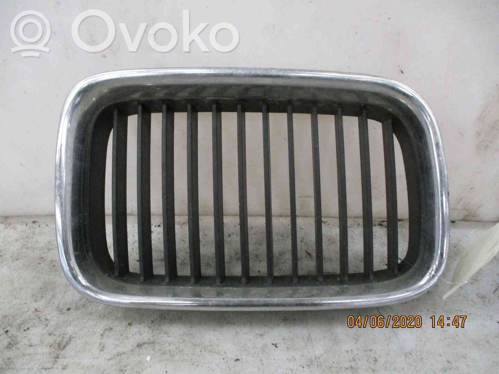 BMW 3 E36 Mascherina inferiore del paraurti anteriore