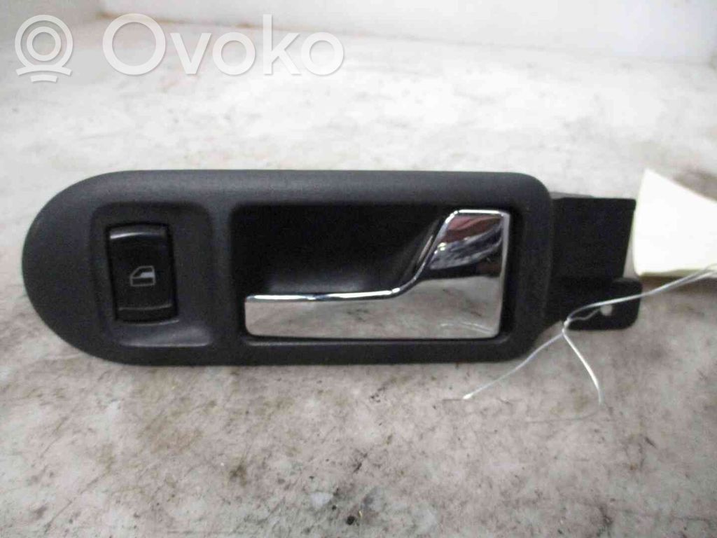 Volkswagen Golf IV Poignée inférieure de porte avant
