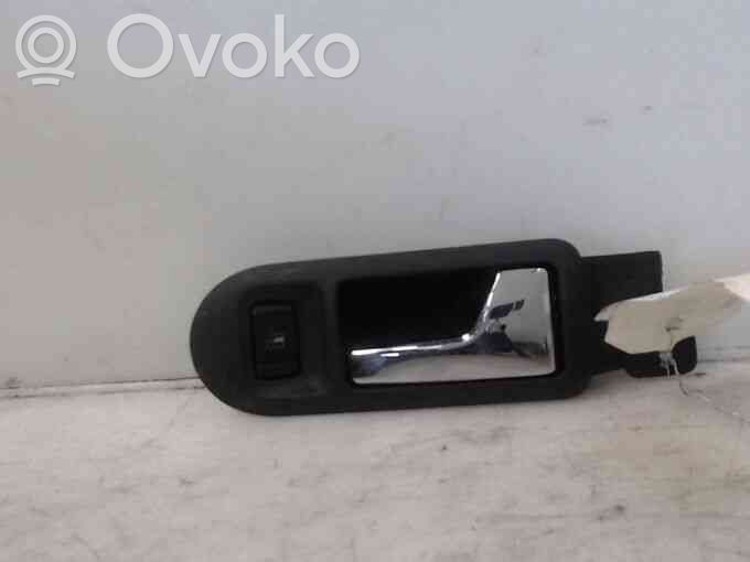 Volkswagen Golf IV Poignée inférieure de porte avant