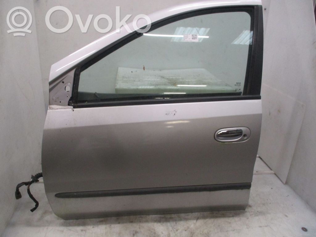 Nissan Almera Tino Portiera anteriore 