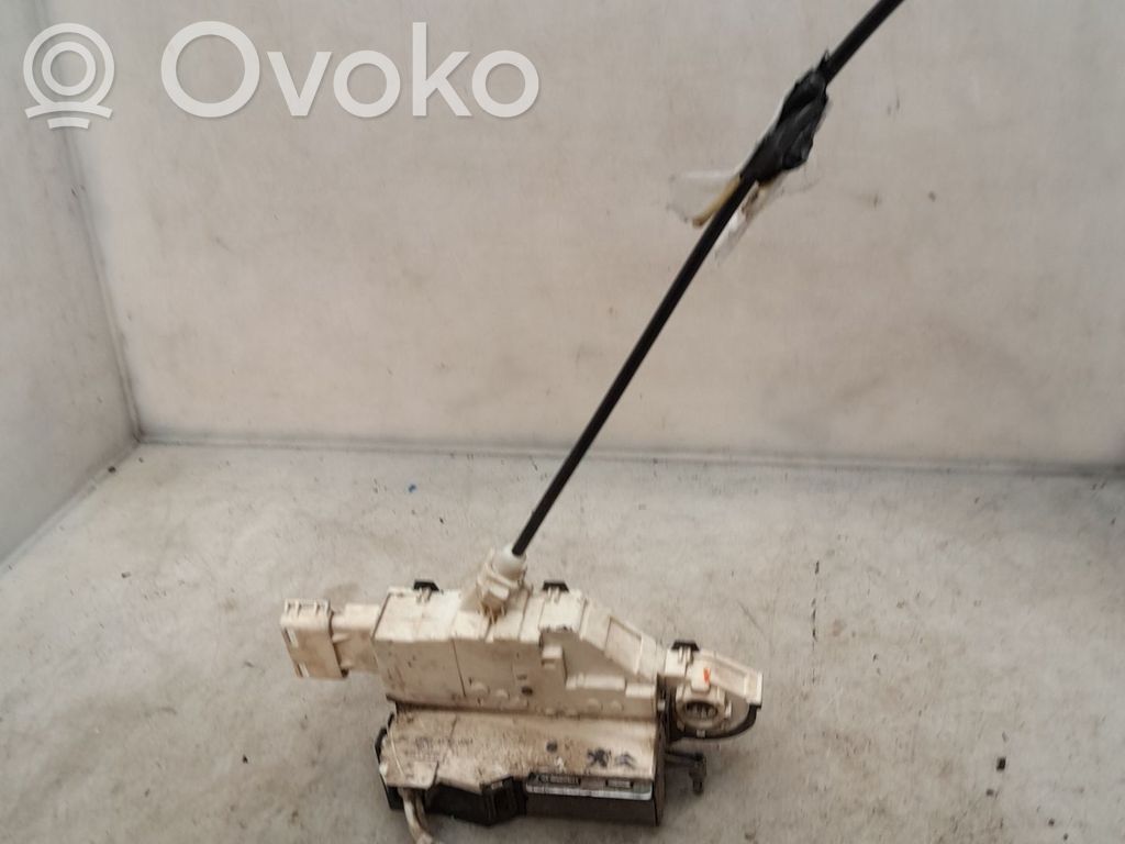 Peugeot 407 Zamek drzwi przednich 