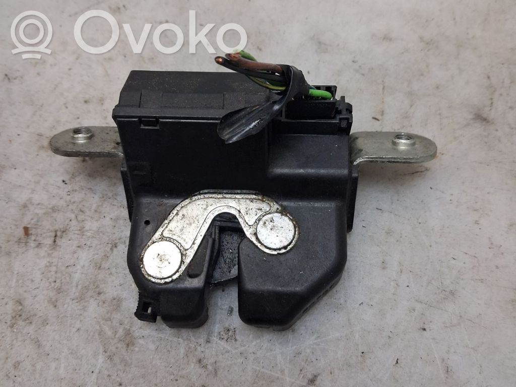 Opel Corsa D Zamek klapy tylnej / bagażnika 