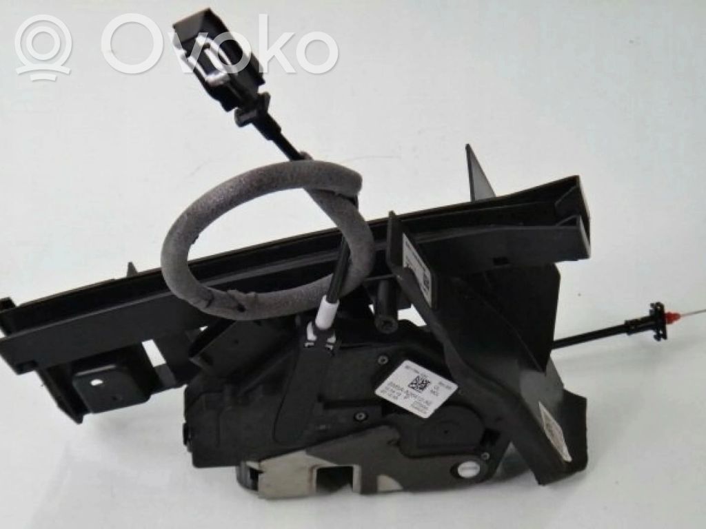 Ford Focus Priekšpusē slēdzene 