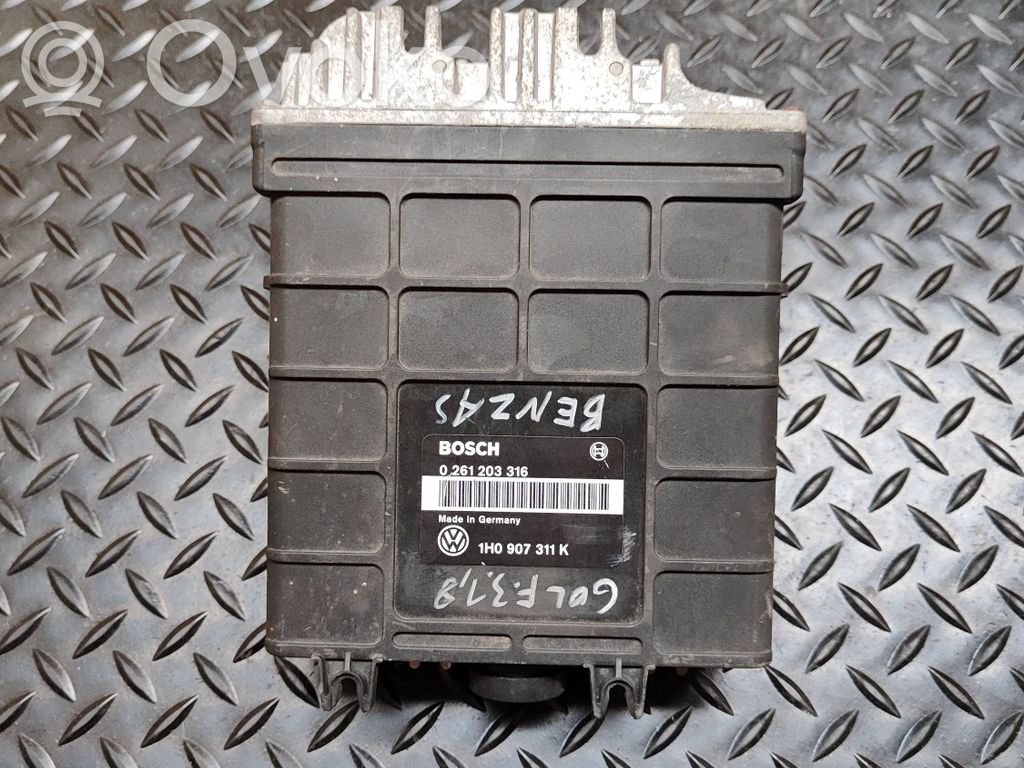 Volkswagen Golf III Engine control unit/module 