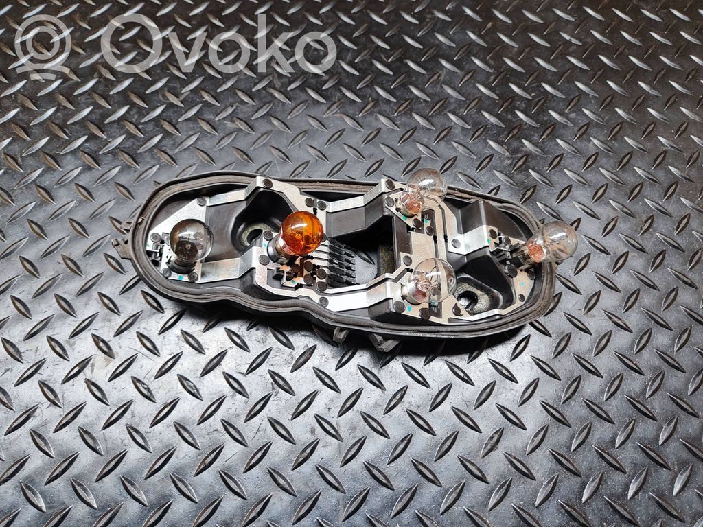 Opel Corsa D Takavalon polttimon suojan pidike 