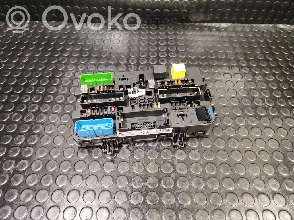 Opel Astra H Fuse module 