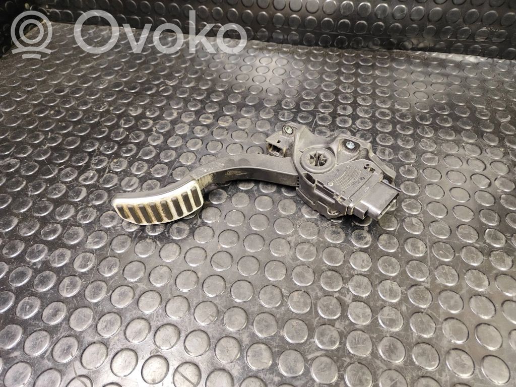 Volvo V70 Akceleratoriaus pedalas 