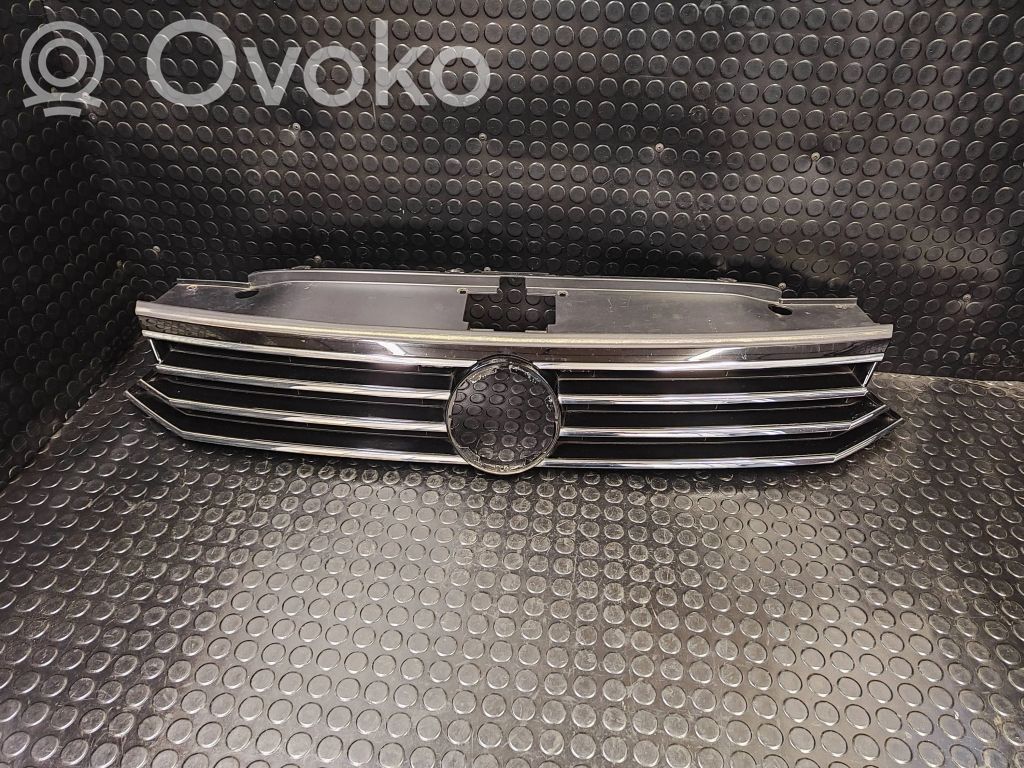 Volkswagen PASSAT B8 Maskownica / Grill / Atrapa górna chłodnicy 