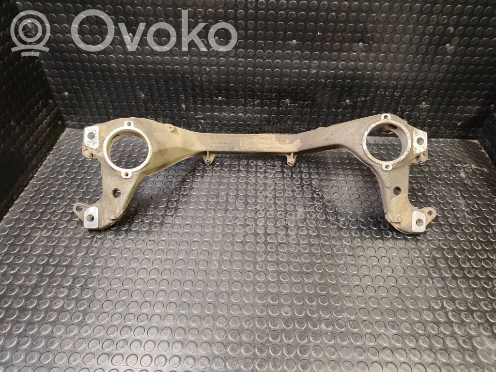 Volkswagen Touareg II Engine mounting bracket 