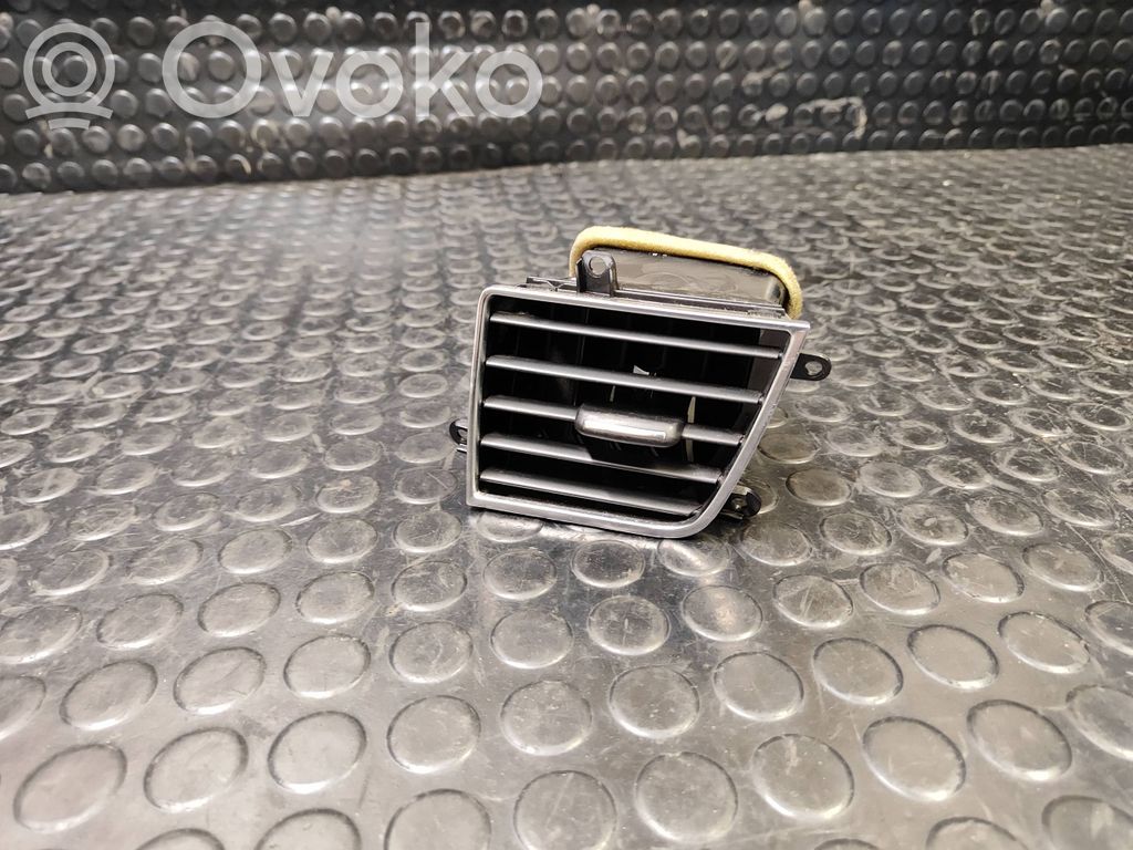 Audi A8 S8 D4 4H Dysze / Kratki środkowego nawiewu deski rozdzielczej 