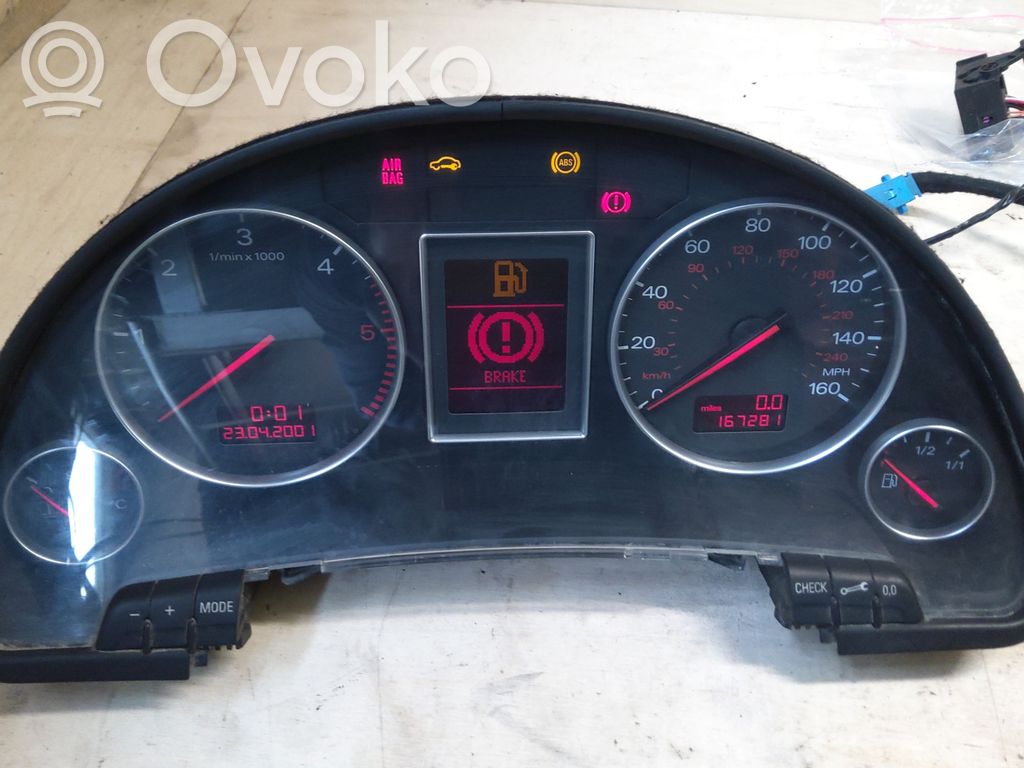 Audi A4 S4 B6 8E 8H Licznik / Prędkościomierz 