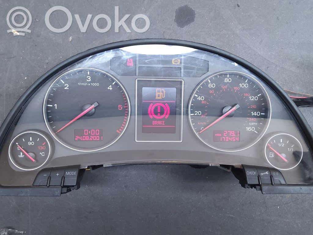 Audi A4 S4 B6 8E 8H Licznik / Prędkościomierz 