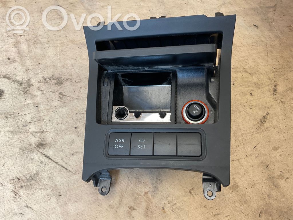 Volkswagen Golf V Popielniczka deski rozdzielczej 