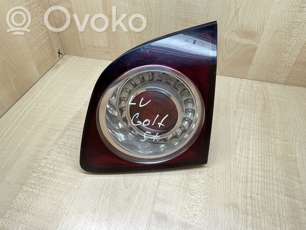 Lampy tylnej klapy bagażnika   5M0945094,89037925,89033734,89037922