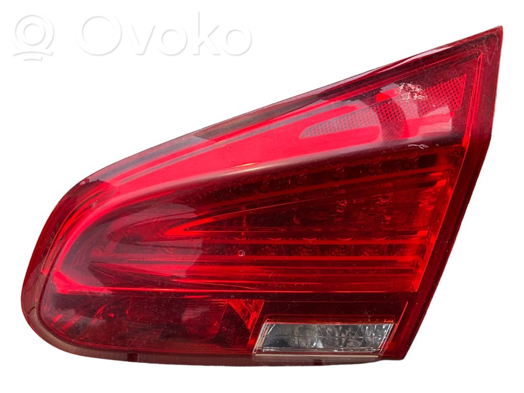KIA Ceed Aizmugurējais lukturis pārsegā 