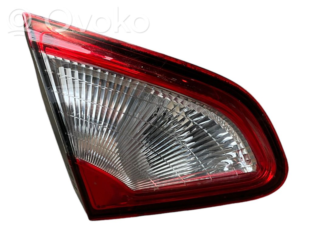 Nissan Qashqai Lampy tylnej klapy bagażnika 