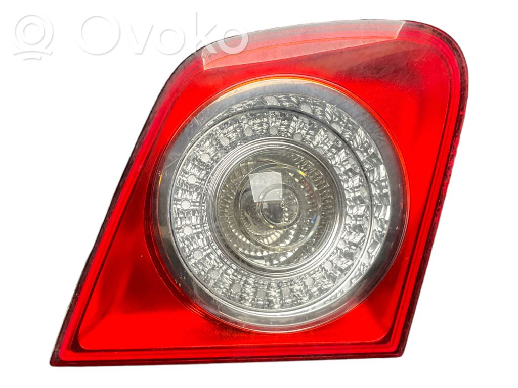 Volkswagen Jetta VI Lampy tylnej klapy bagażnika 
