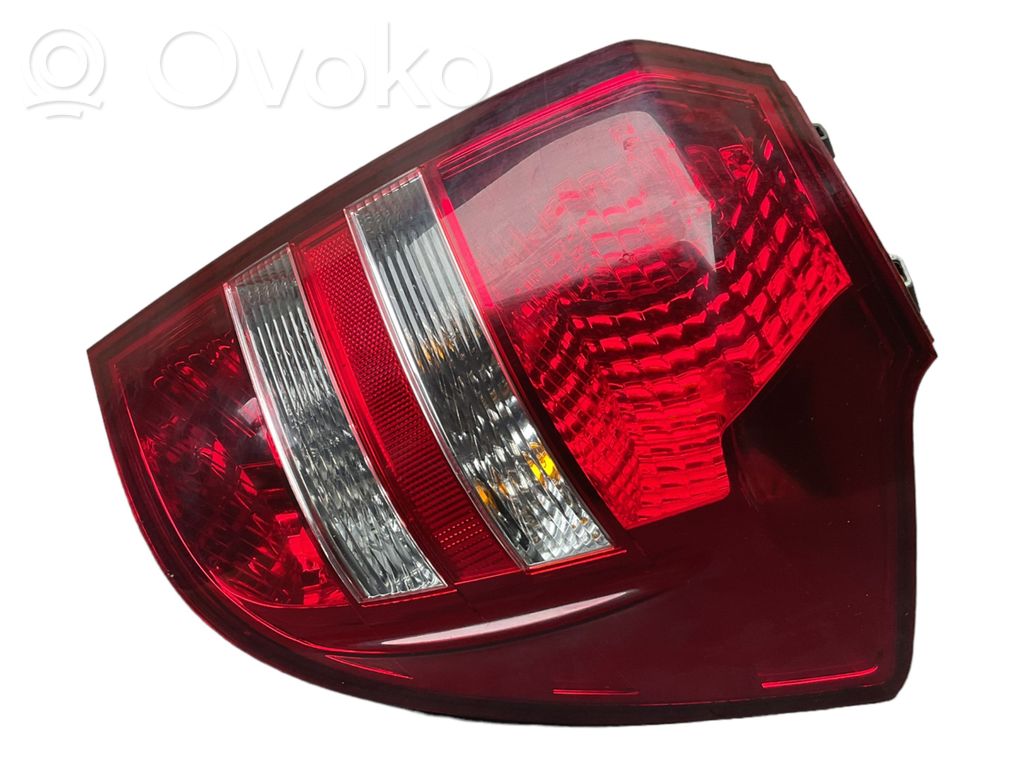 KIA Ceed Aizmugurējais lukturis virsbūvē 