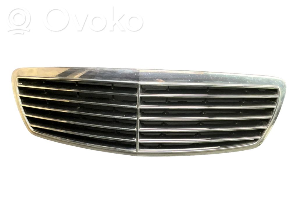 Mercedes-Benz E W211 Etupuskurin ylempi jäähdytinsäleikkö 