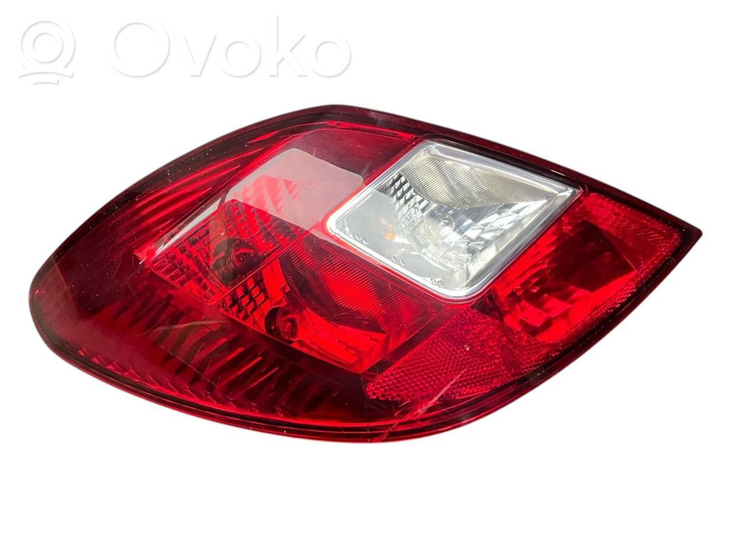 Opel Corsa D Aizmugurējais lukturis virsbūvē 