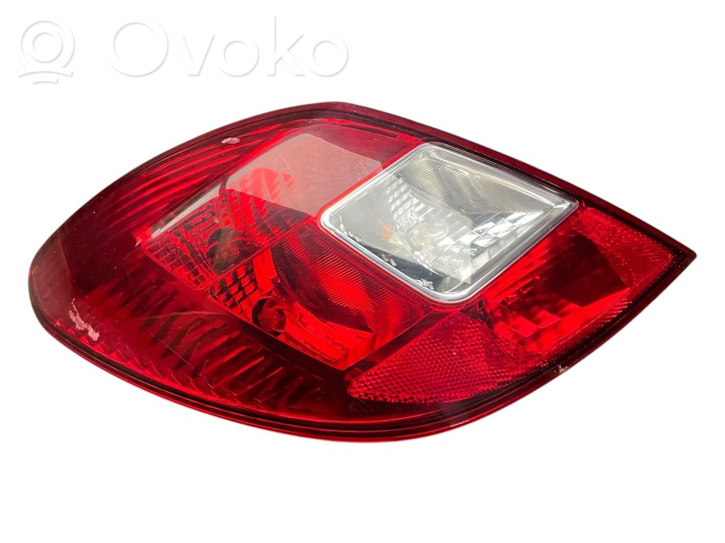 Opel Corsa D Aizmugurējais lukturis virsbūvē 