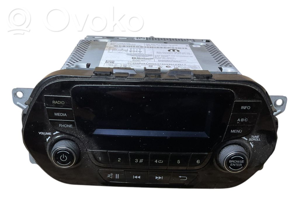 Fiat 500 Panel / Radioodtwarzacz CD/DVD/GPS 