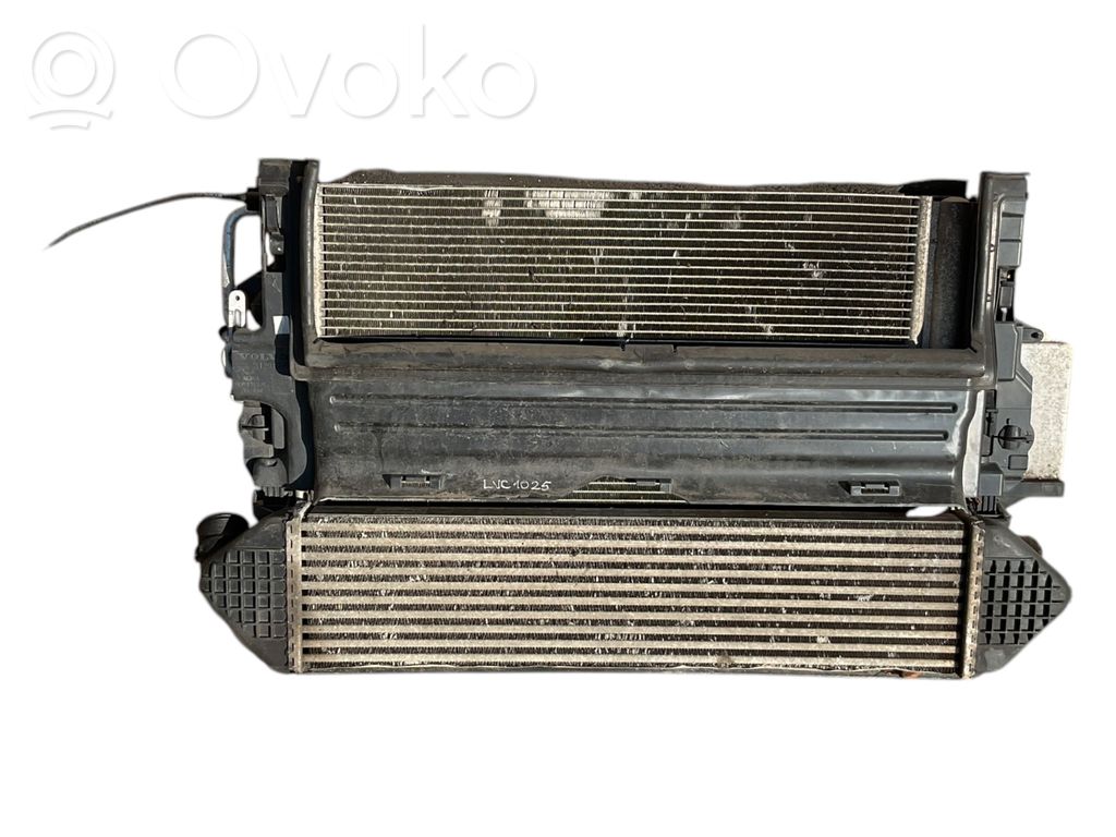 Volvo S40 Pas przedni 