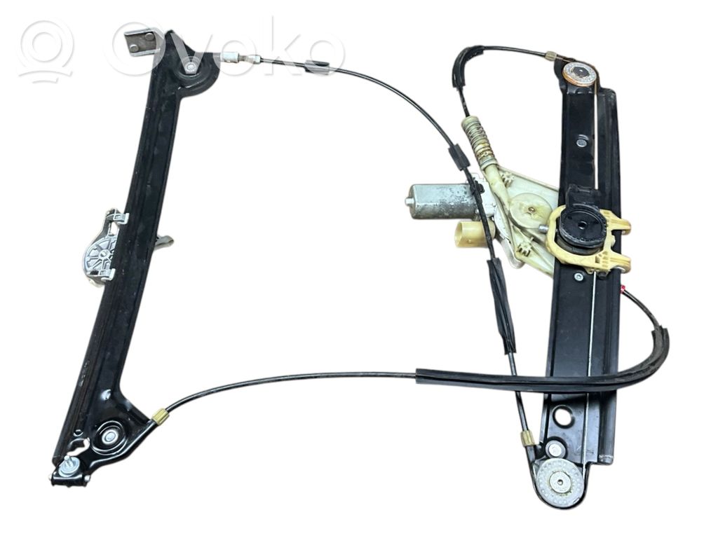 BMW 1 E82 E88 Front door window regulator with motor 