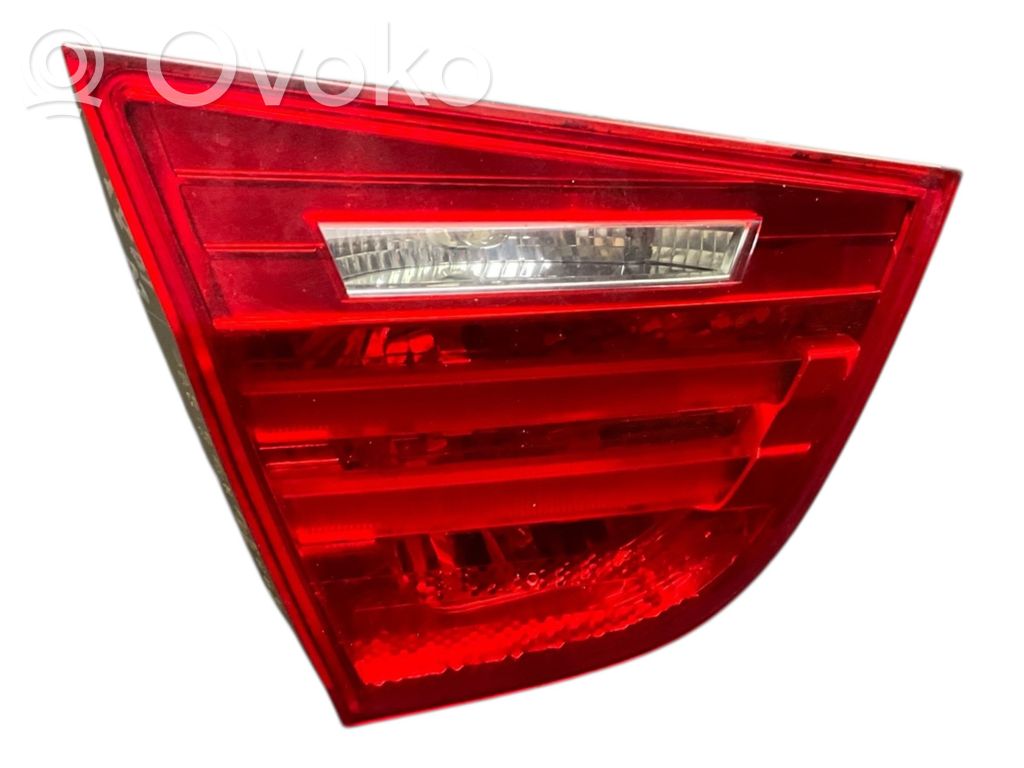 BMW 3 E90 E91 Aizmugurējais lukturis pārsegā 