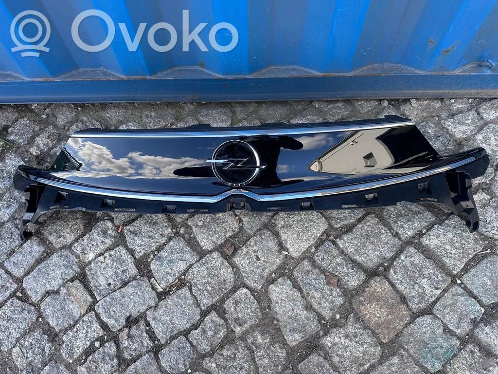 Opel Crossland X Etupuskurin ylempi jäähdytinsäleikkö 