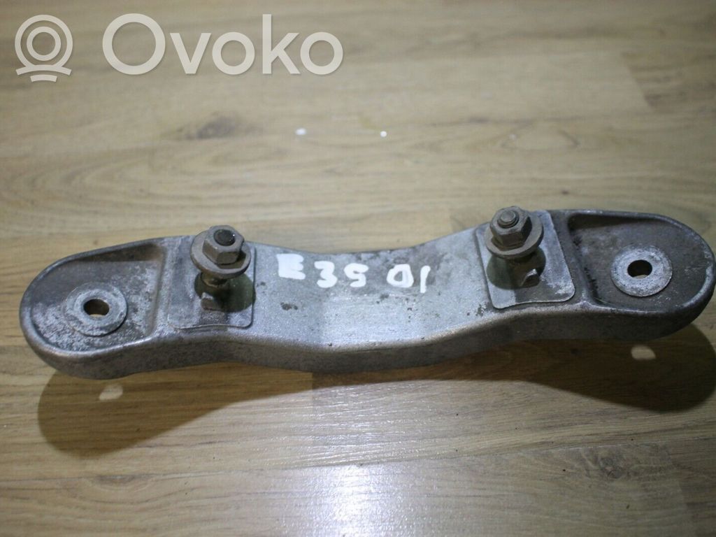 Gearbox mounting bracket   1096107
