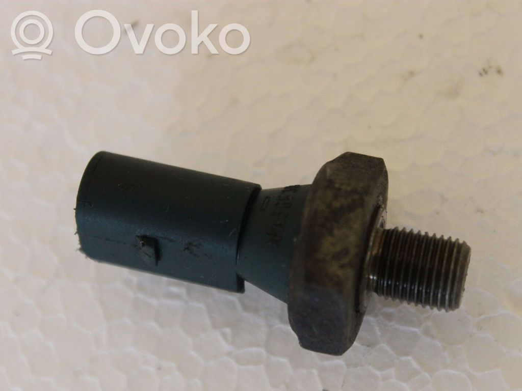 Volkswagen Golf IV Czujnik ciśnienia oleju 