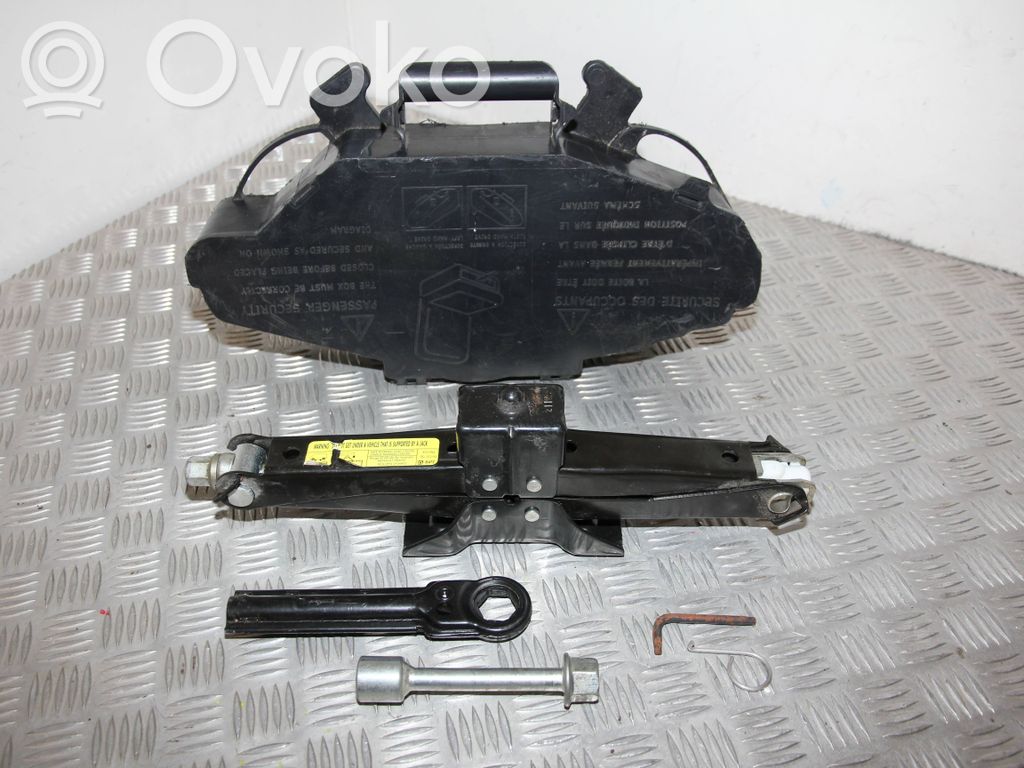 Renault Trafic II (X83) Tool set 