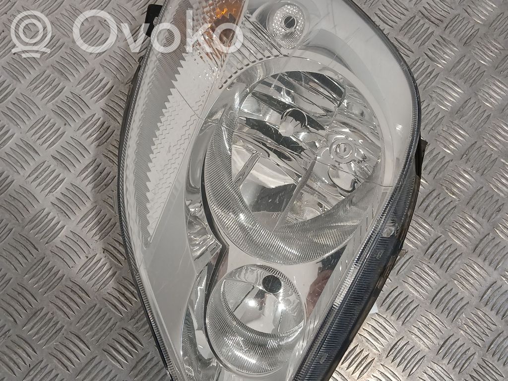 Mercedes-Benz Sprinter W906 Lampa przednia 