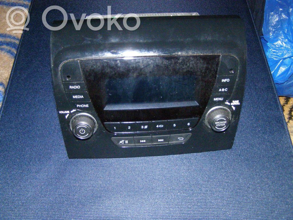 Panel / Radioodtwarzacz CD/DVD/GPS   07355857890