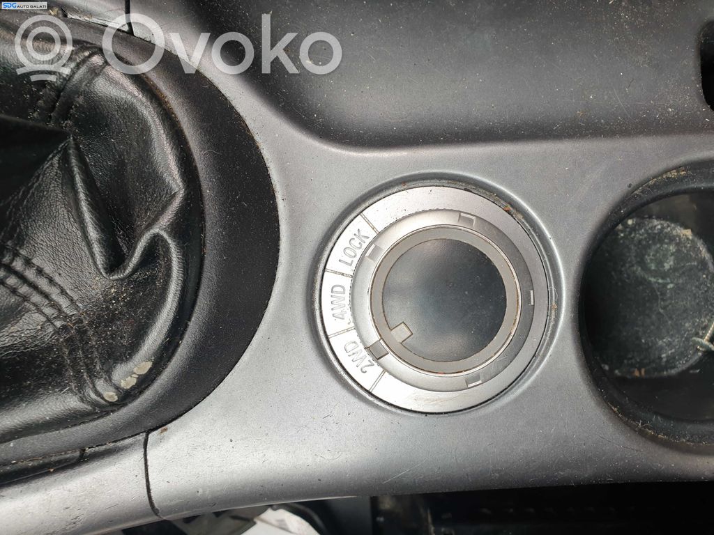 Mitsubishi L200 Включатель блокировки дифференциалов 